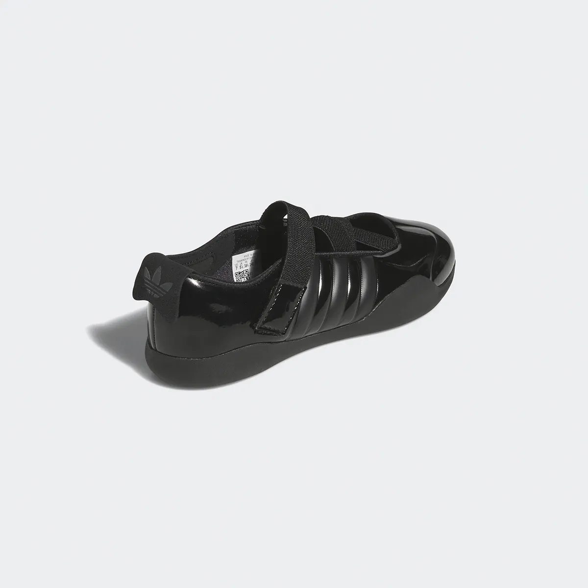 CLOT của Trần Quán Hy và Caroline Hú mang vẻ mềm mại lên mẫu giày adidas Taekwondo CLOT của Trần Quán Hy và Caroline Hú mang vẻ mềm mại lên mẫu giày adidas Taekwondo