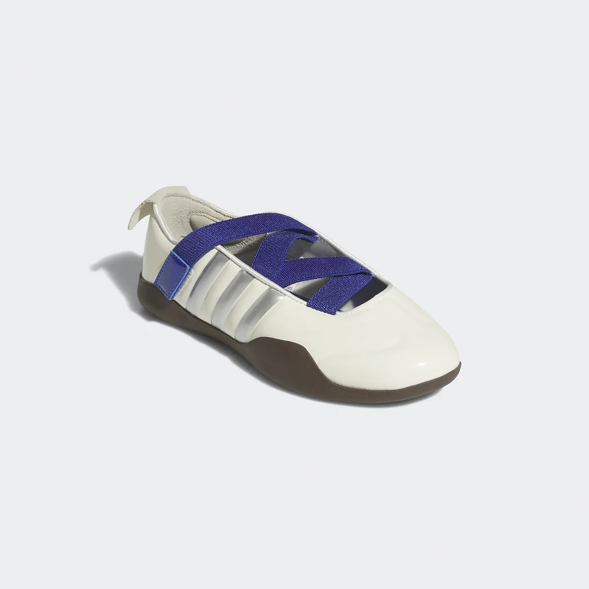 CLOT của Trần Quán Hy và Caroline Hú mang vẻ mềm mại lên mẫu giày adidas Taekwondo CLOT của Trần Quán Hy và Caroline Hú mang vẻ mềm mại lên mẫu giày adidas Taekwondo