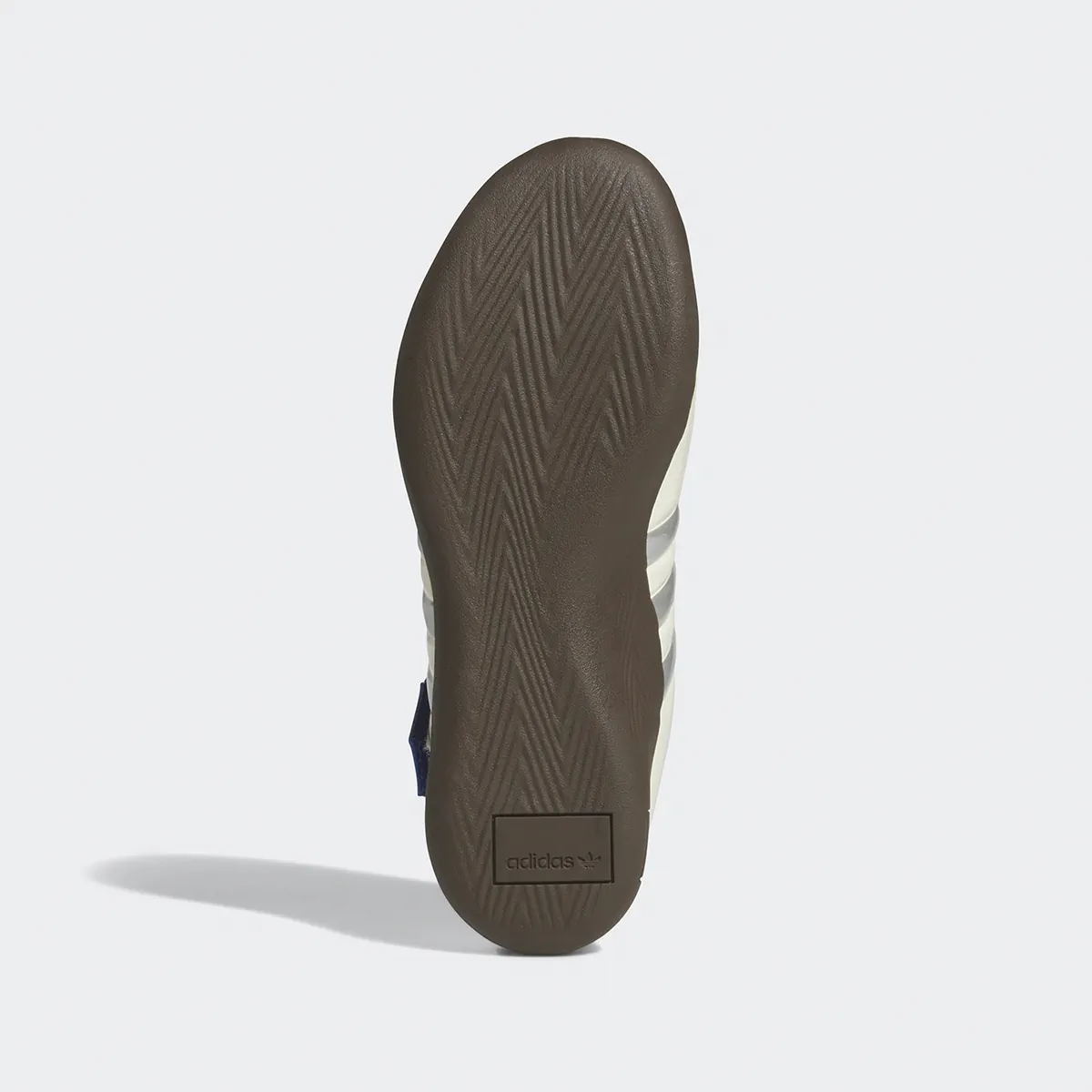 CLOT của Trần Quán Hy và Caroline Hú mang vẻ mềm mại lên mẫu giày adidas Taekwondo CLOT của Trần Quán Hy và Caroline Hú mang vẻ mềm mại lên mẫu giày adidas Taekwondo