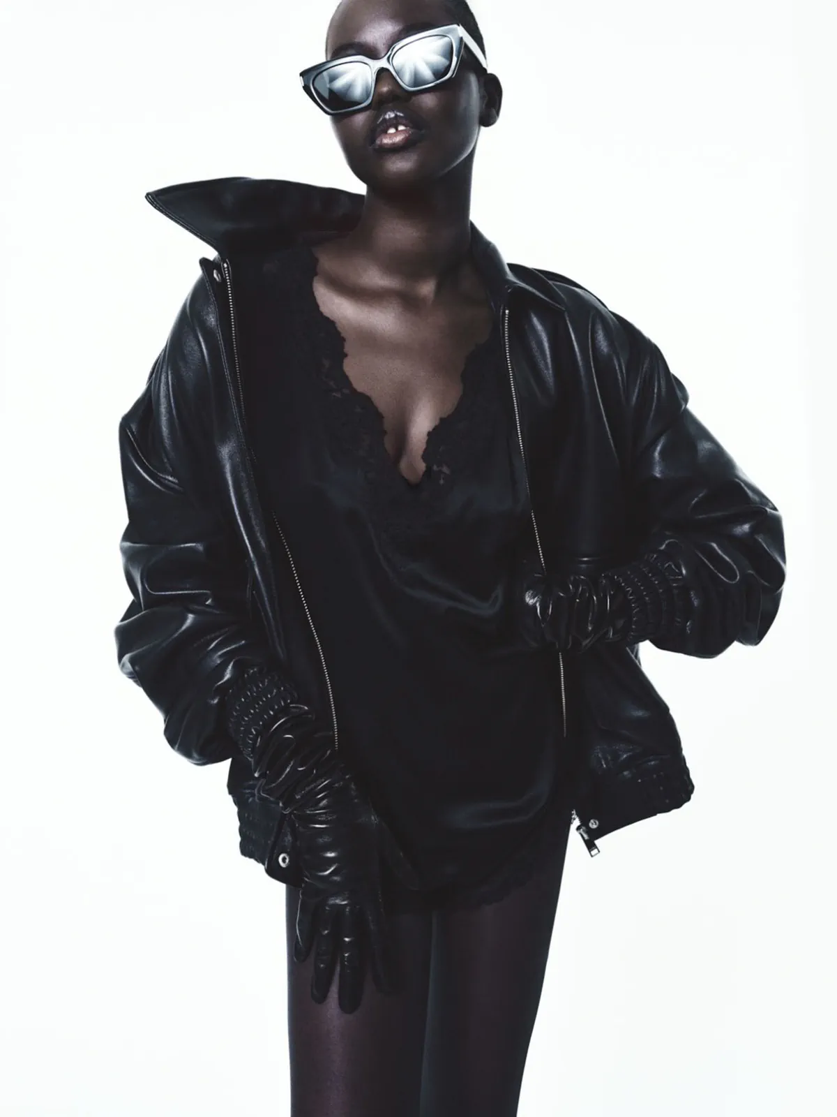 The Sunday Times Style 09/11/2025: Adut Akech chụp bởi Yulia Gorbachenko