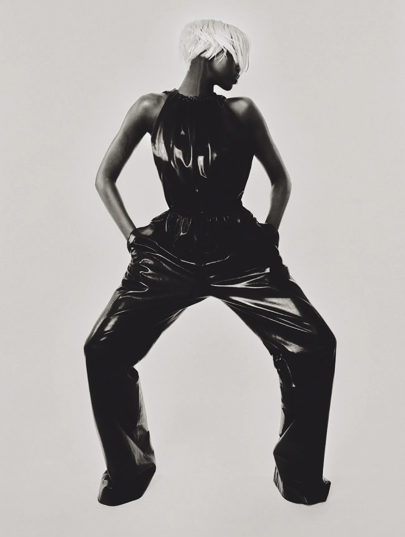 The Sunday Times Style 09/11/2025: Adut Akech chụp bởi Yulia Gorbachenko