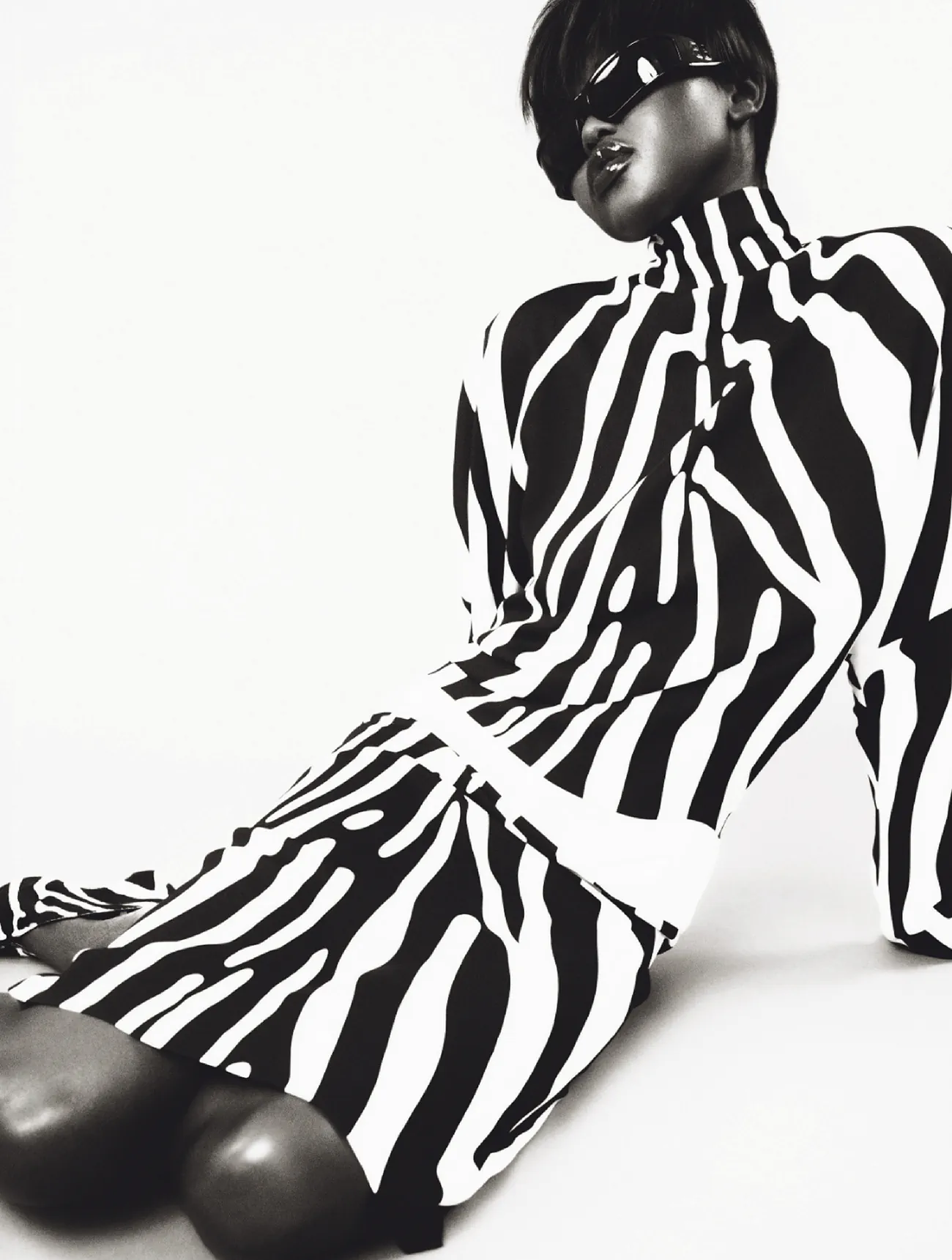 The Sunday Times Style 09/11/2025: Adut Akech chụp bởi Yulia Gorbachenko