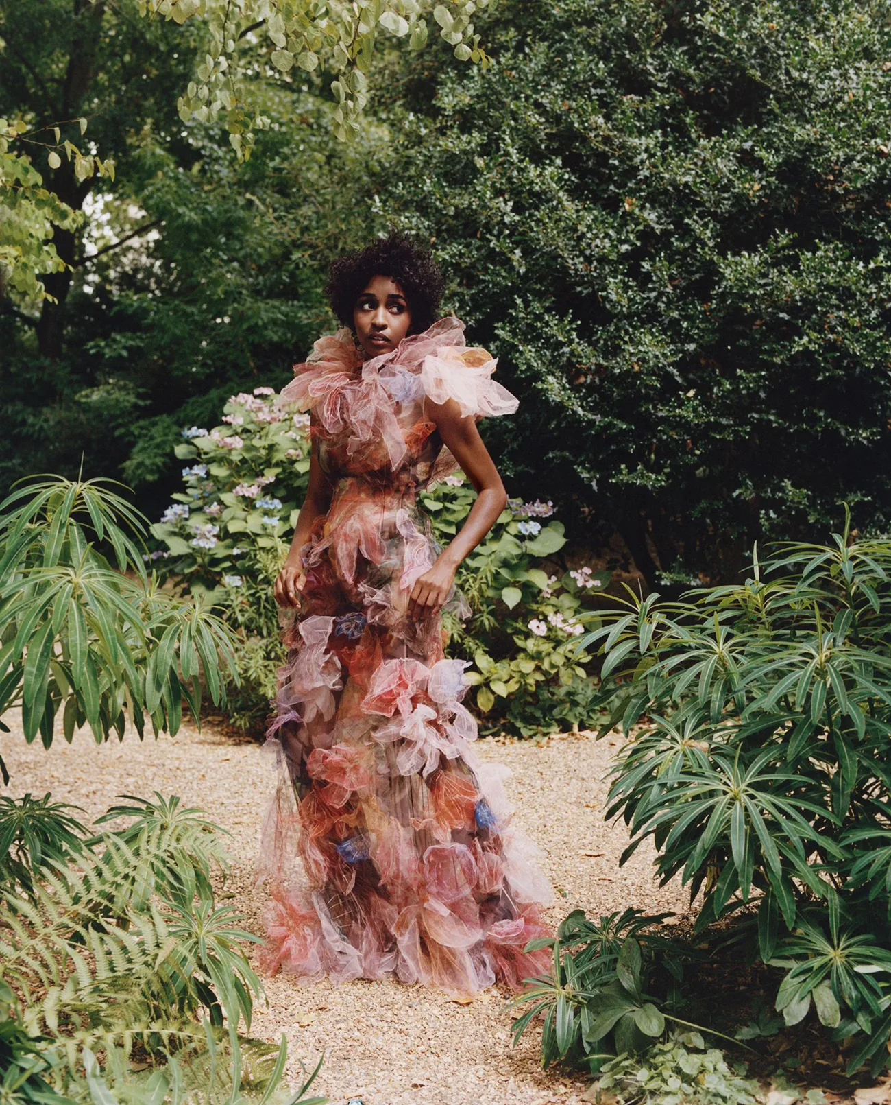 Vogue US 11/2025: Ayo Edebiri chụp bởi Tyler Mitchell