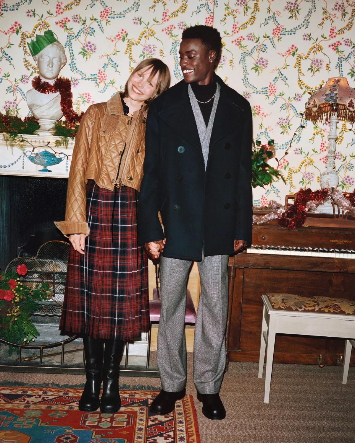 Burberry Holiday 2025: Bữa tiệc sum vầy và chiến dịch quảng cáo đậm chất Anh