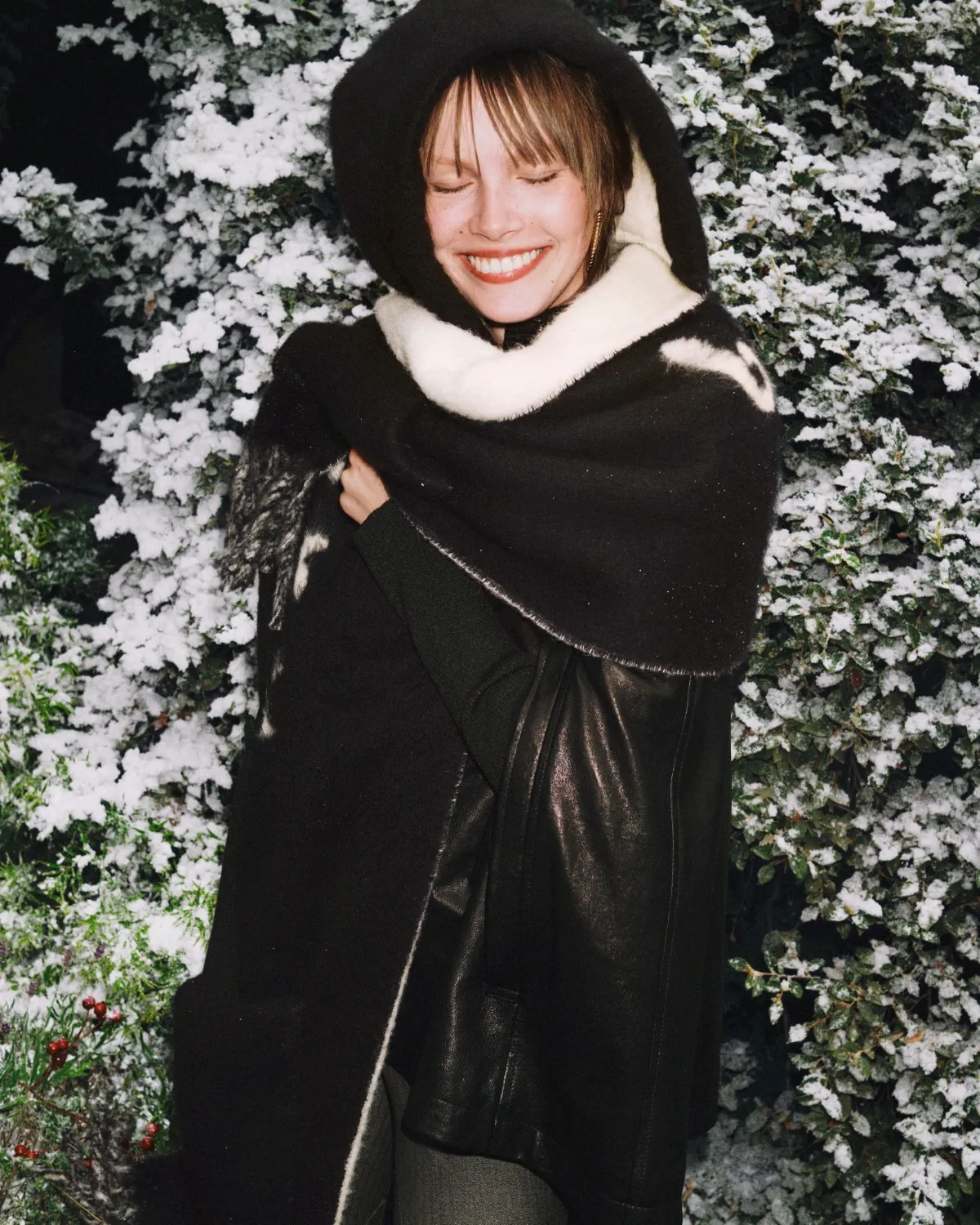 Burberry Holiday 2025: Bữa tiệc sum vầy và chiến dịch quảng cáo đậm chất Anh