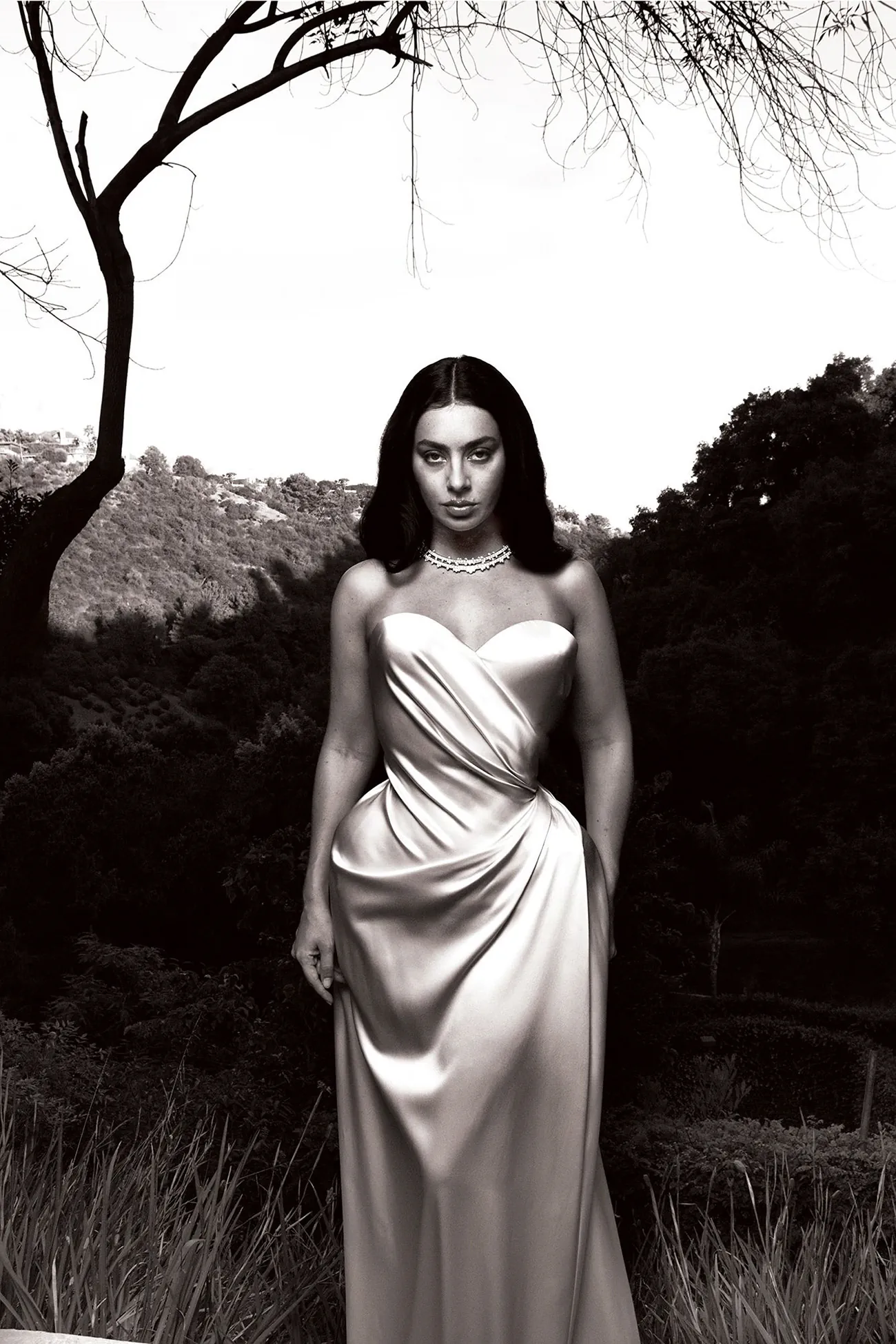 Vanity Fair 11/2025: Charli XCX chụp bởi Aidan Zamiri