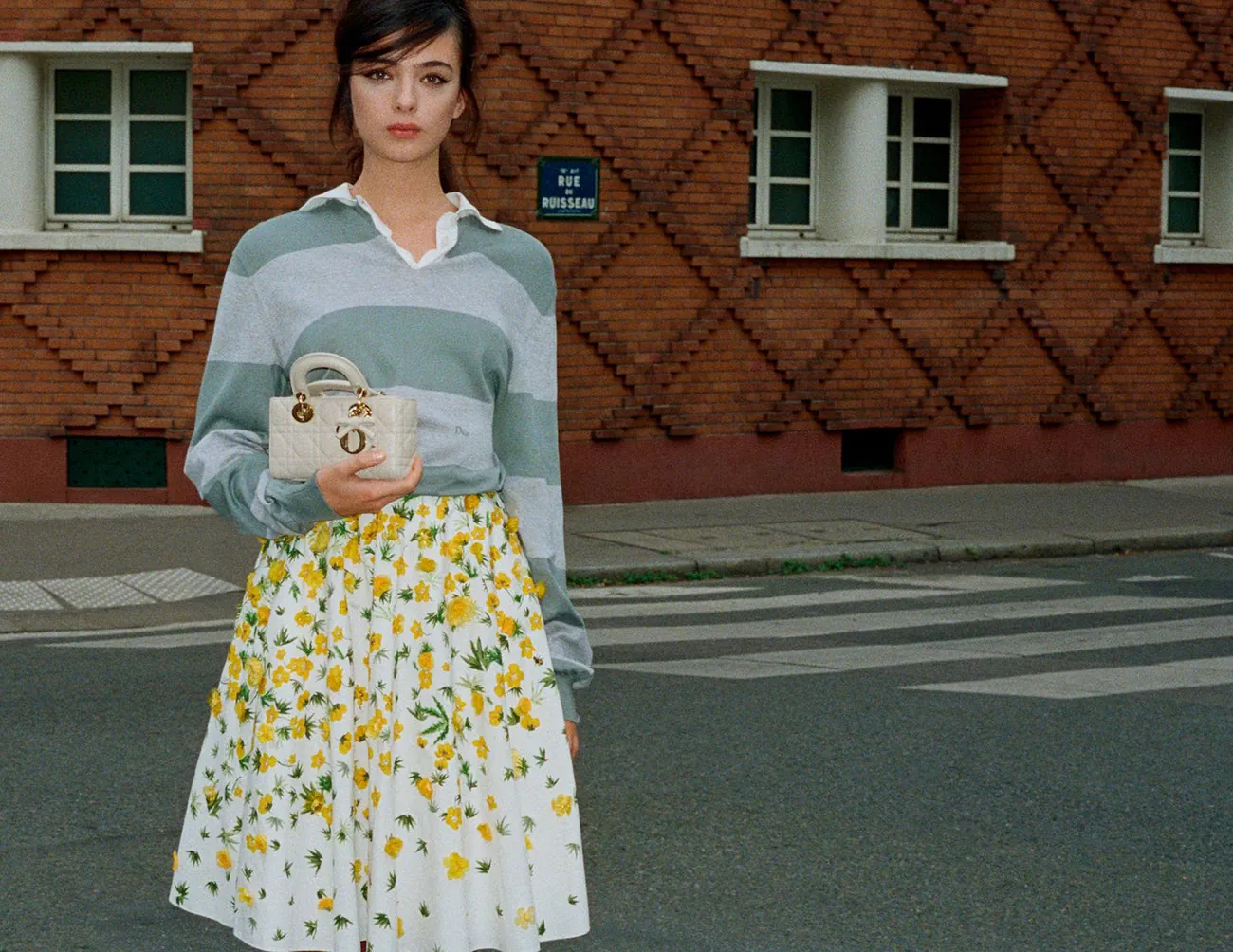 Harper’s Bazaar Tây Ban Nha 11/2025: Deva Cassel mặc Dior, chụp bởi Pablo Saez