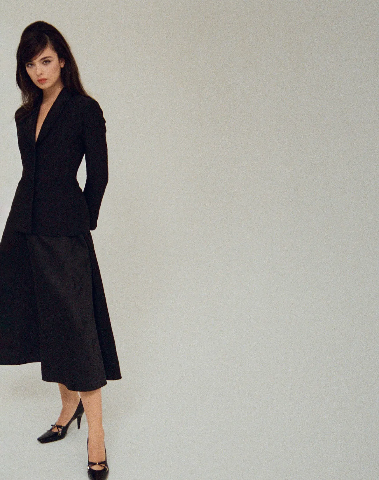 Harper’s Bazaar Tây Ban Nha 11/2025: Deva Cassel mặc Dior, chụp bởi Pablo Saez