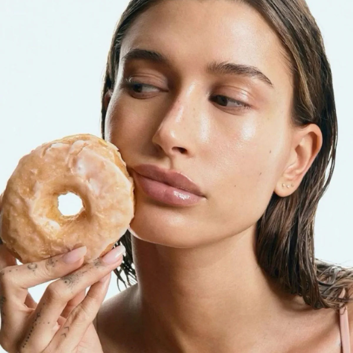 Giải mã câu chuyện thành công của Hailey Bieber và cách Rhode trở thành đế chế tỷ đô