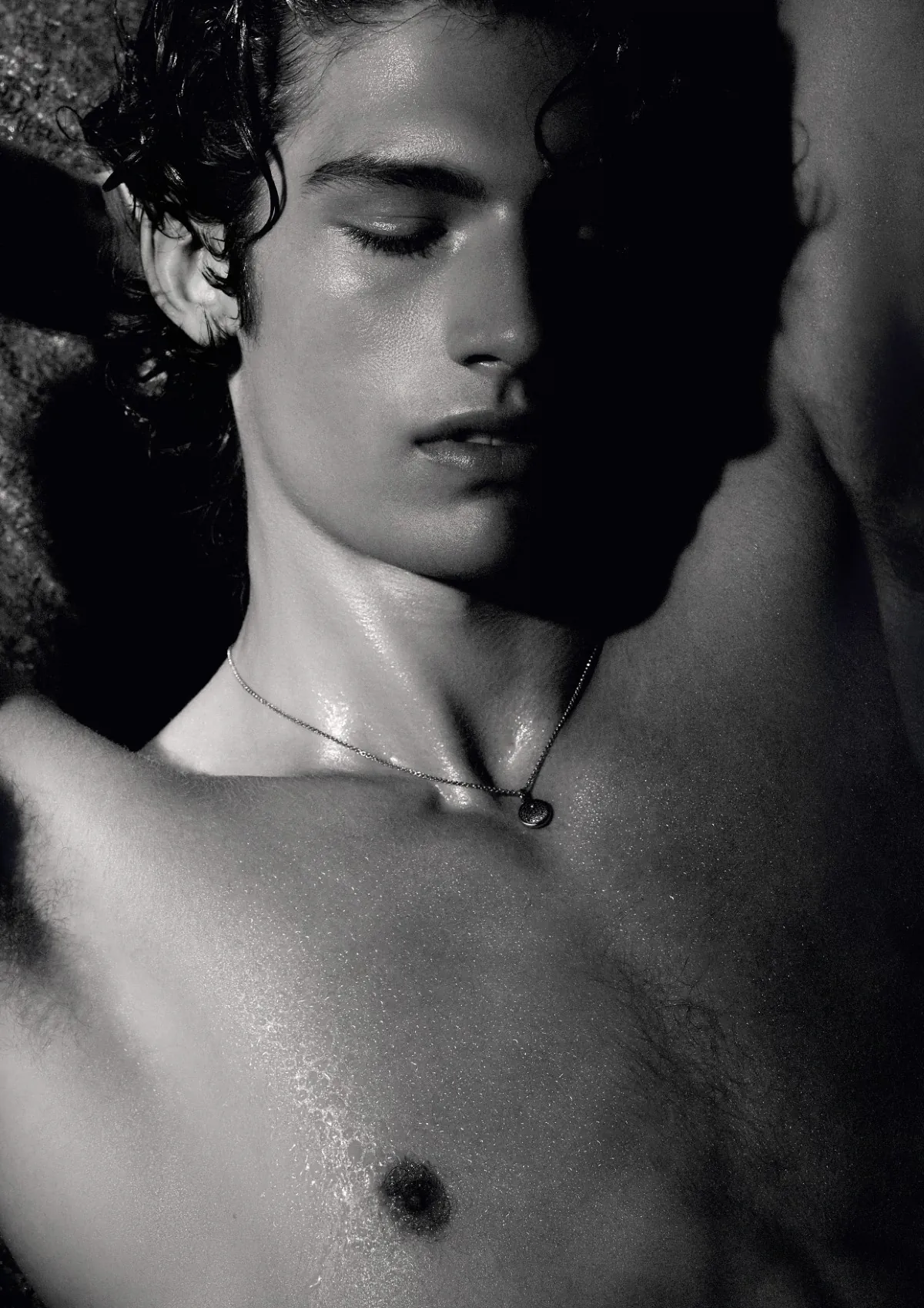 Giorgio Armani ra mắt bộ sưu tập trang sức cao cấp đầu tiên dành cho nam giới