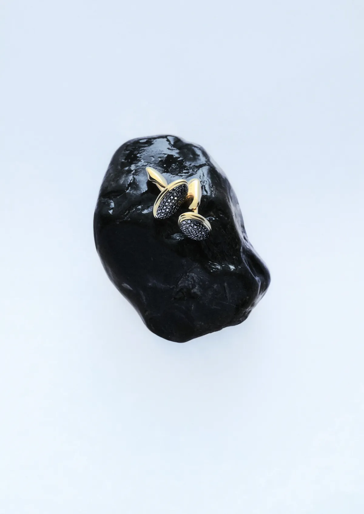 Giorgio Armani ra mắt bộ sưu tập trang sức cao cấp đầu tiên dành cho nam giới