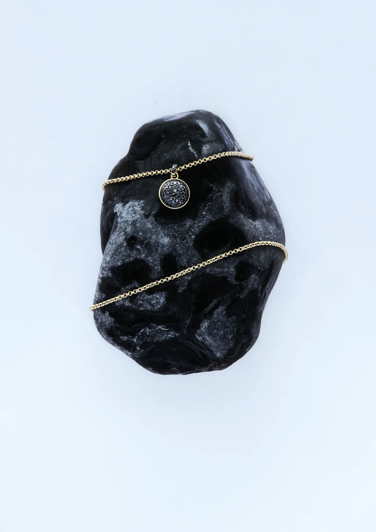 Giorgio Armani ra mắt bộ sưu tập trang sức cao cấp đầu tiên dành cho nam giới