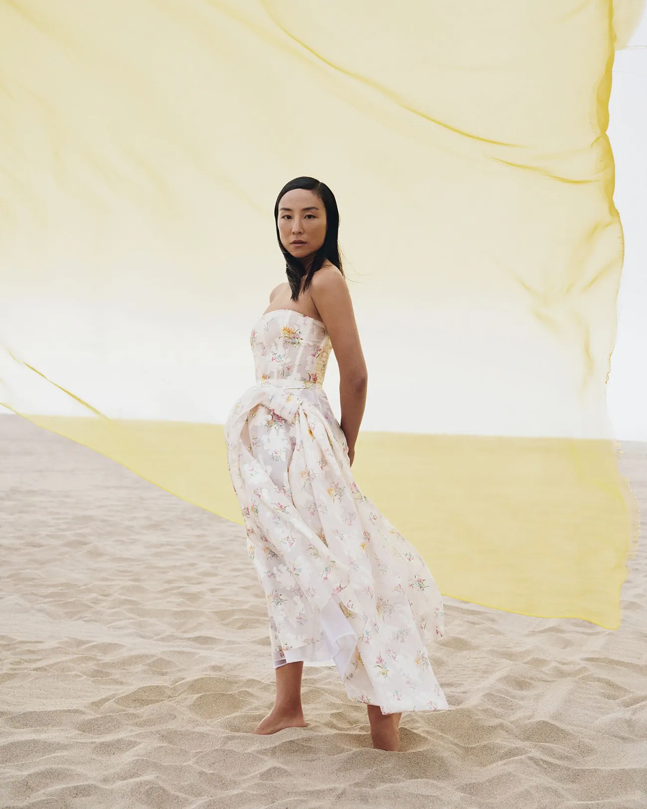 Vogue US 11/2025: Greta Lee chụp bởi Tyler Mitchell Vogue US 11/2025: Greta Lee chụp bởi Tyler Mitchell