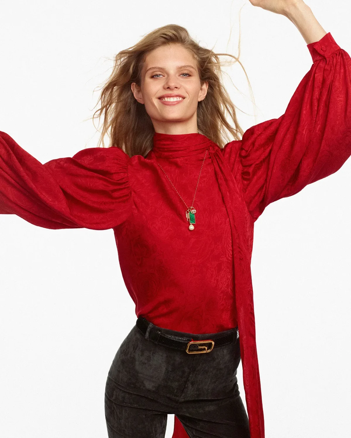 Vogue Hàn Quốc 11/2025: Ida Heiner mặc Gucci, chụp bởi Sean & Seng