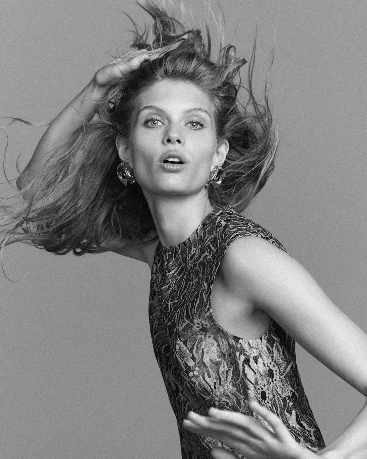 Vogue Hàn Quốc 11/2025: Ida Heiner mặc Gucci, chụp bởi Sean & Seng