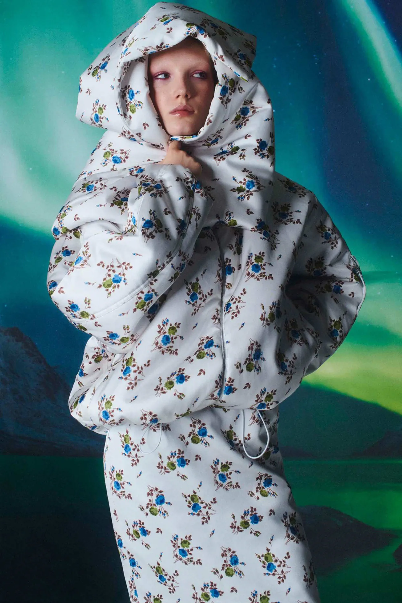 How To Spend It 08/11/2025: Ivy Stewart chụp bởi Felix Cooper