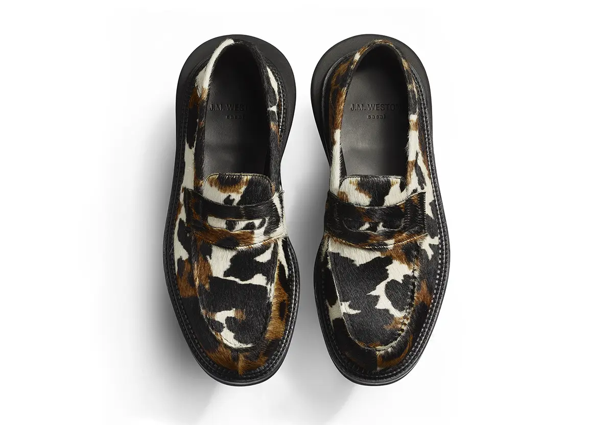 J.M. Weston và Sacai lần thứ ba hợp tác cho mùa Thu/Đông 2025 J.M. Weston và Sacai lần thứ ba hợp tác cho mùa Thu/Đông 2025