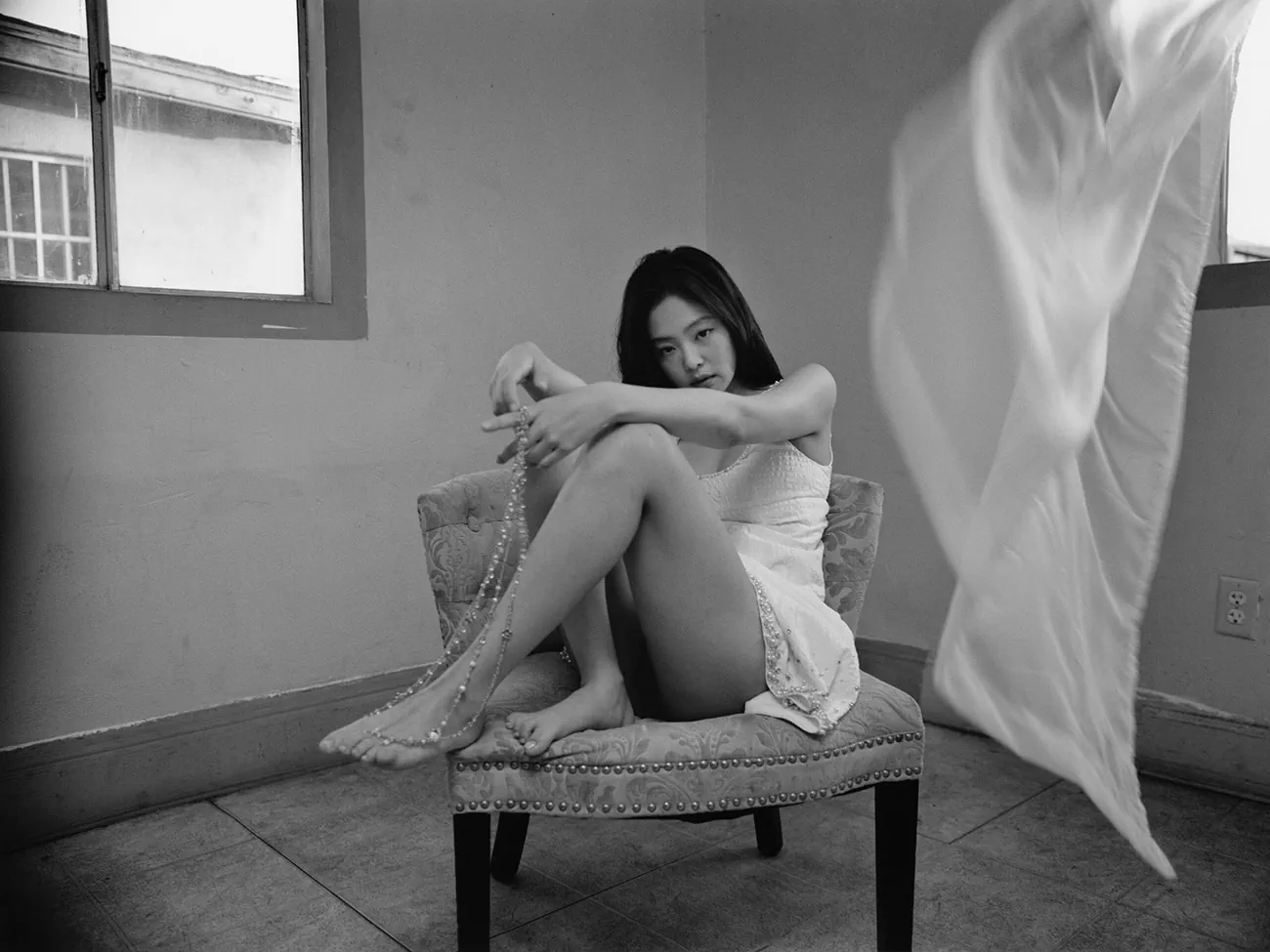 CR Fashion Book Issue 27: Jennie (Blackpink) chụp bởi Renell Medrano