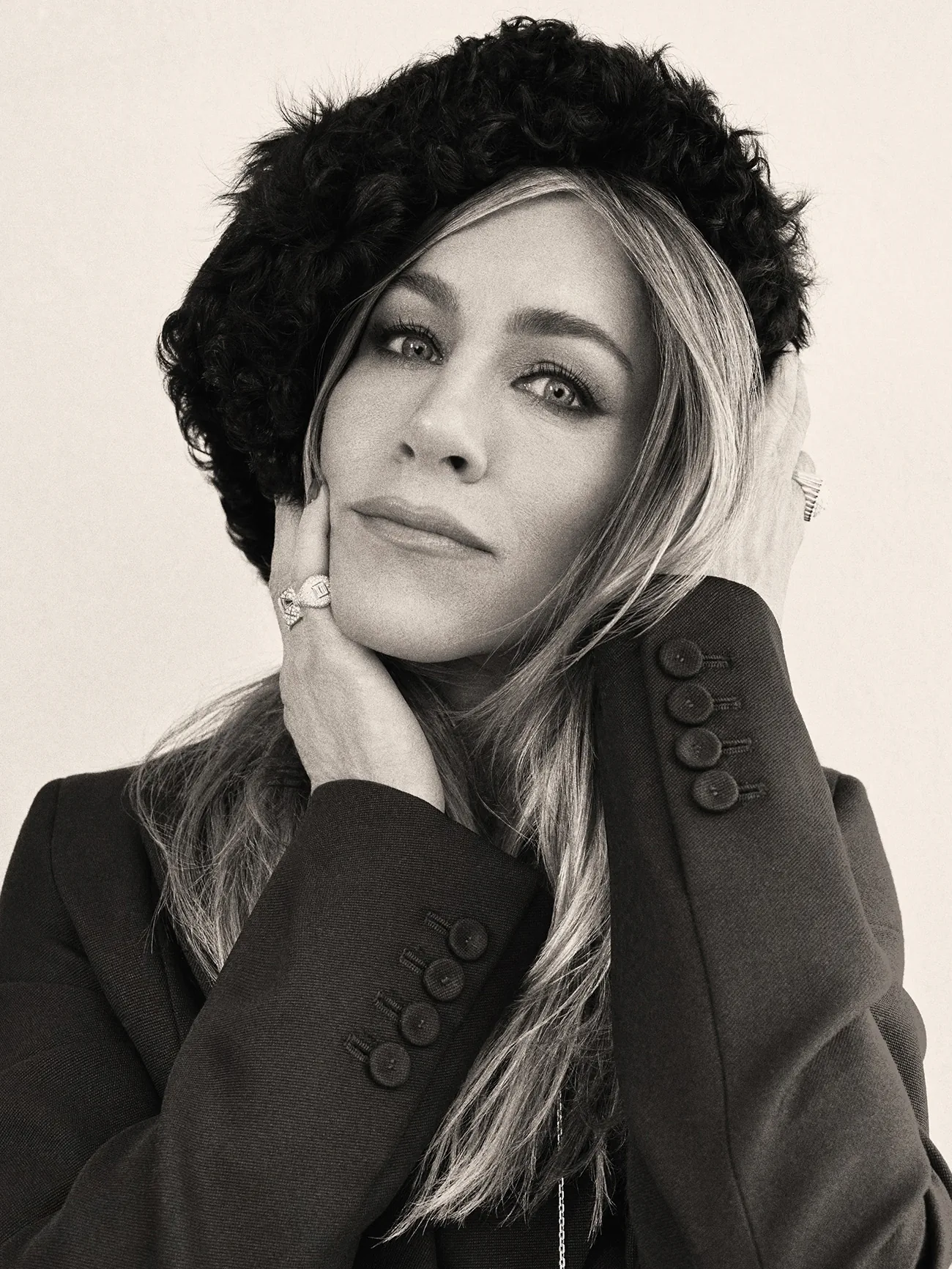 Harper’s Bazaar Anh 11/2025: Jennifer Aniston chụp bởi Emma Summerton Harper’s Bazaar Anh 11/2025: Jennifer Aniston chụp bởi Emma Summerton
