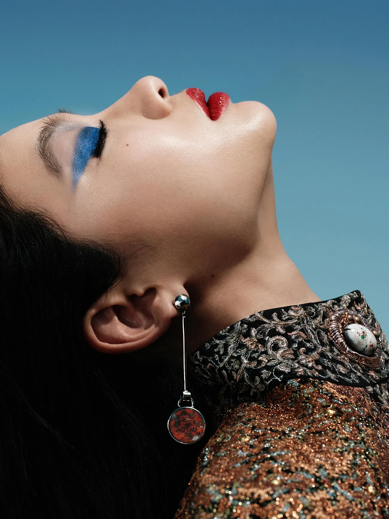 Elle Anh 11/2025: Jung Hoyeon mặc Louis Vuitton, chụp bởi Sharif Hamza