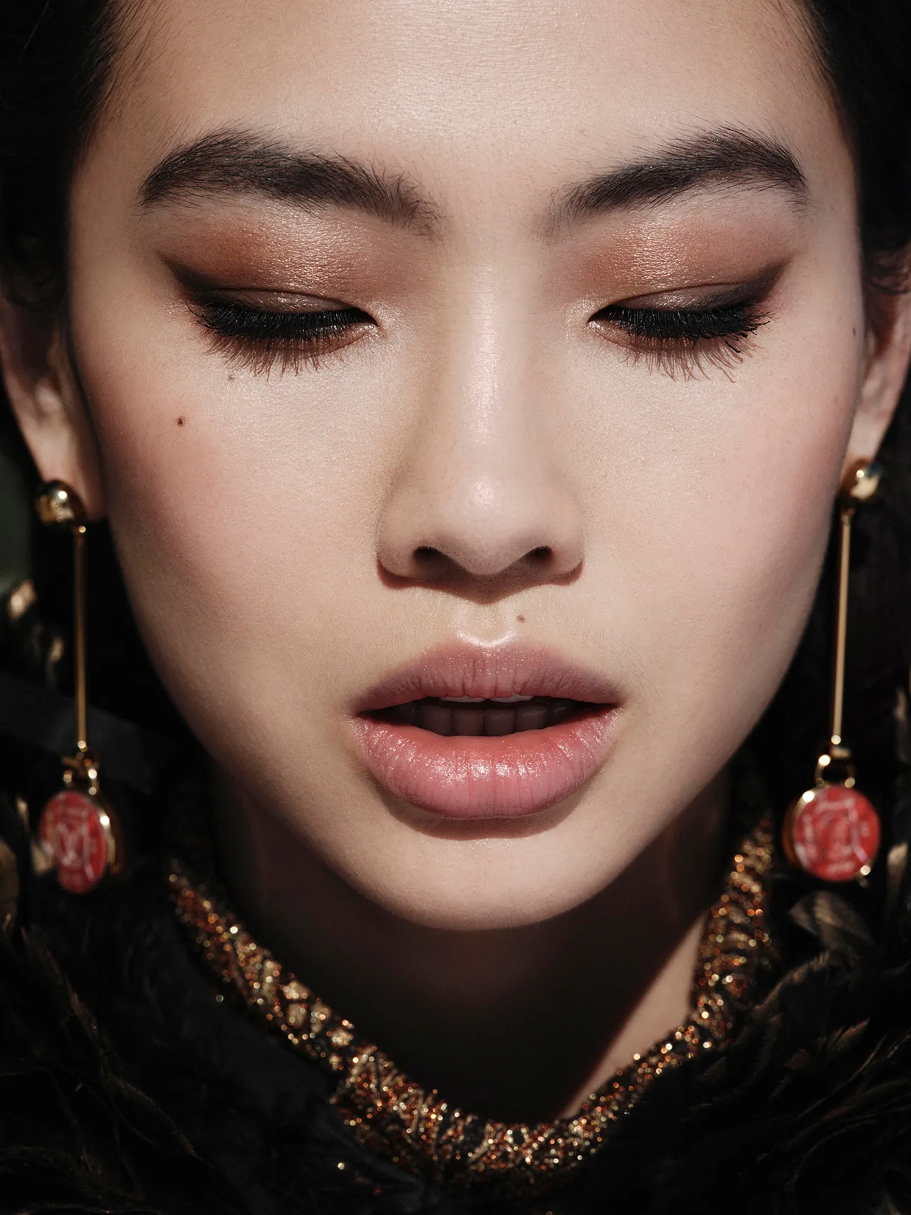 Elle Anh 11/2025: Jung Hoyeon mặc Louis Vuitton, chụp bởi Sharif Hamza