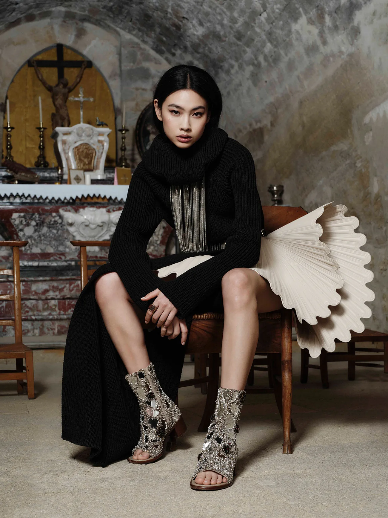Elle Anh 11/2025: Jung Hoyeon mặc Louis Vuitton, chụp bởi Sharif Hamza