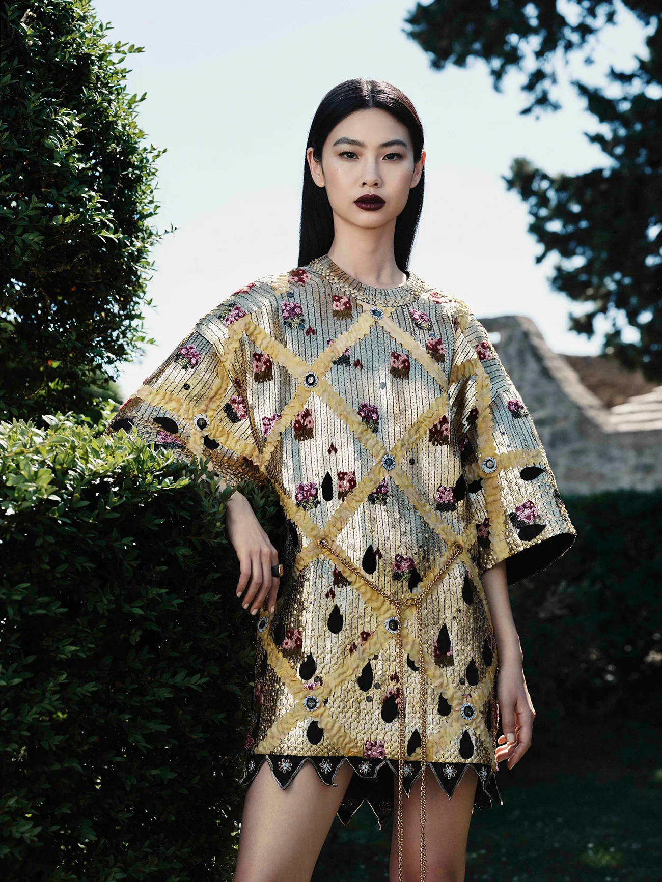 Elle Anh 11/2025: Jung Hoyeon mặc Louis Vuitton, chụp bởi Sharif Hamza