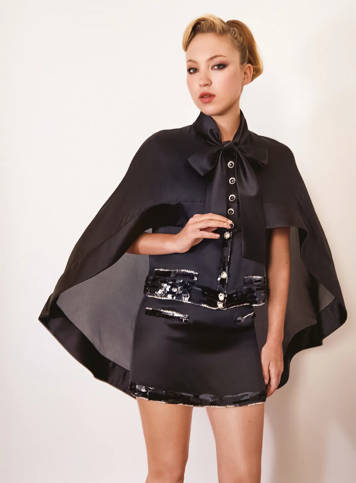 Vogue Nhật Bản 11/2025: Lila Moss mặc Chanel, chụp bởi Roe Ethridge