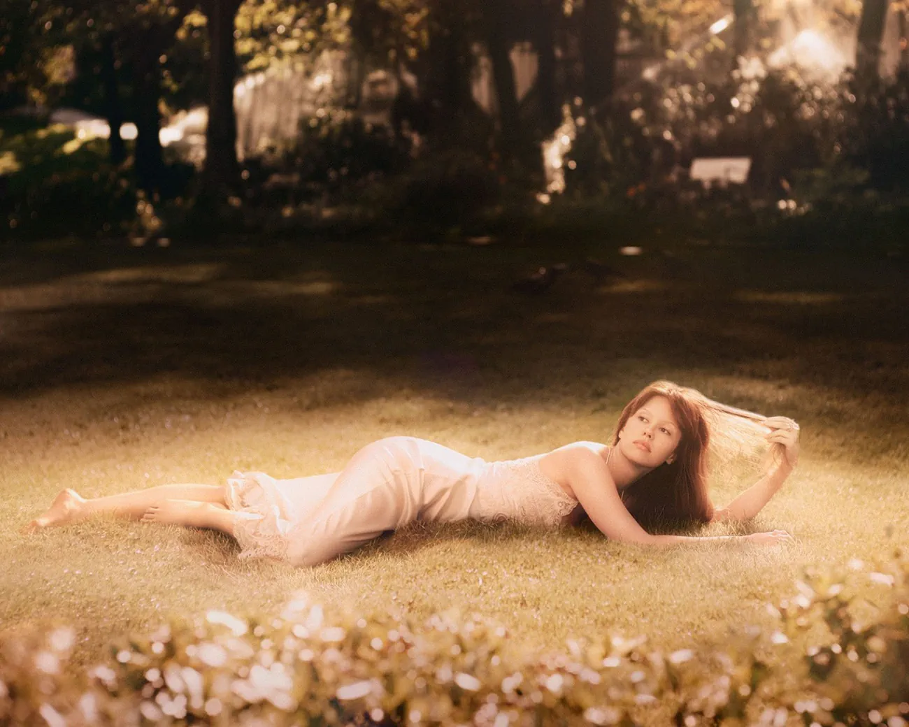 Vogue Italia 11/2025: Mia Goth chụp bởi Mark Peckmezian