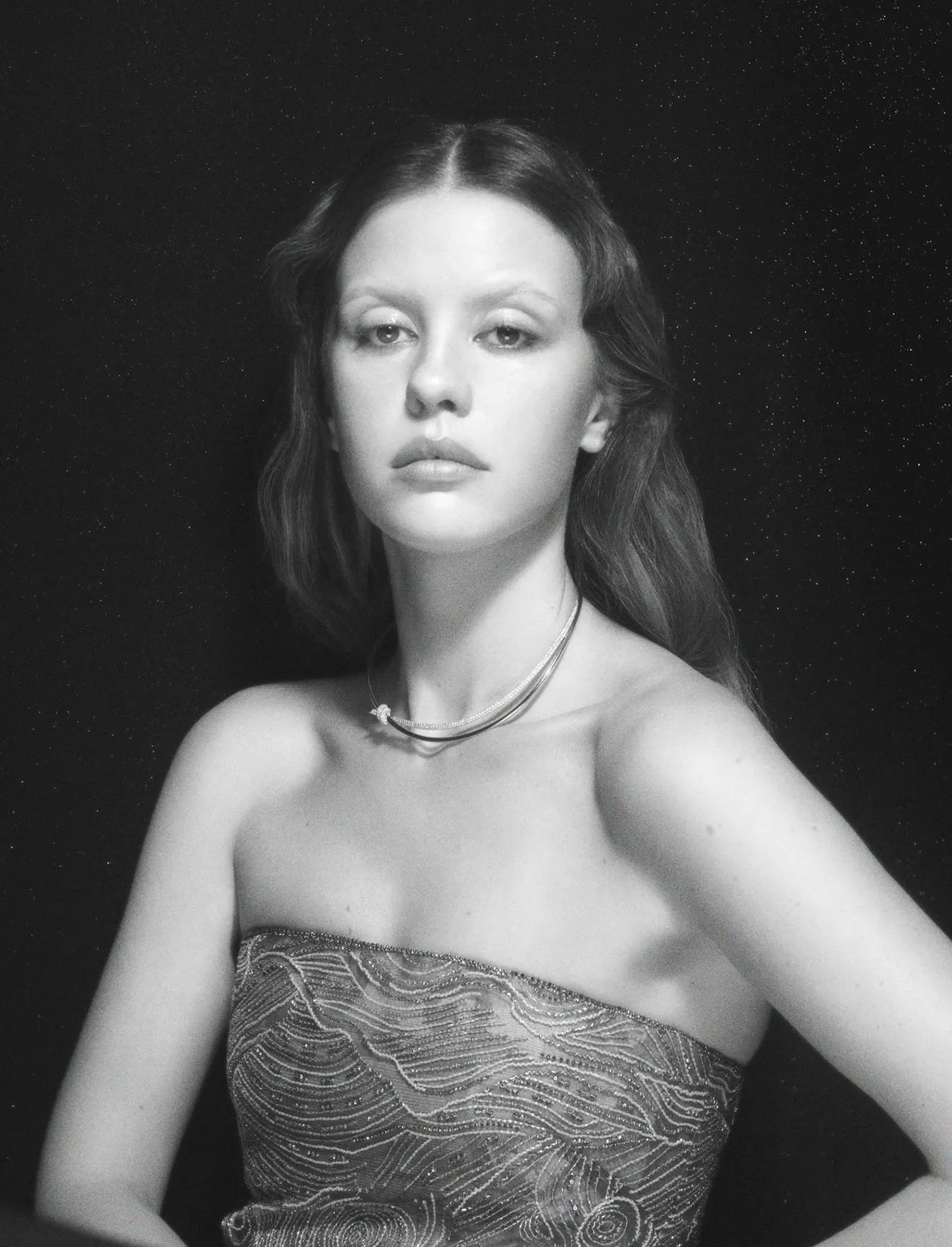 Vogue Italia 11/2025: Mia Goth chụp bởi Mark Peckmezian