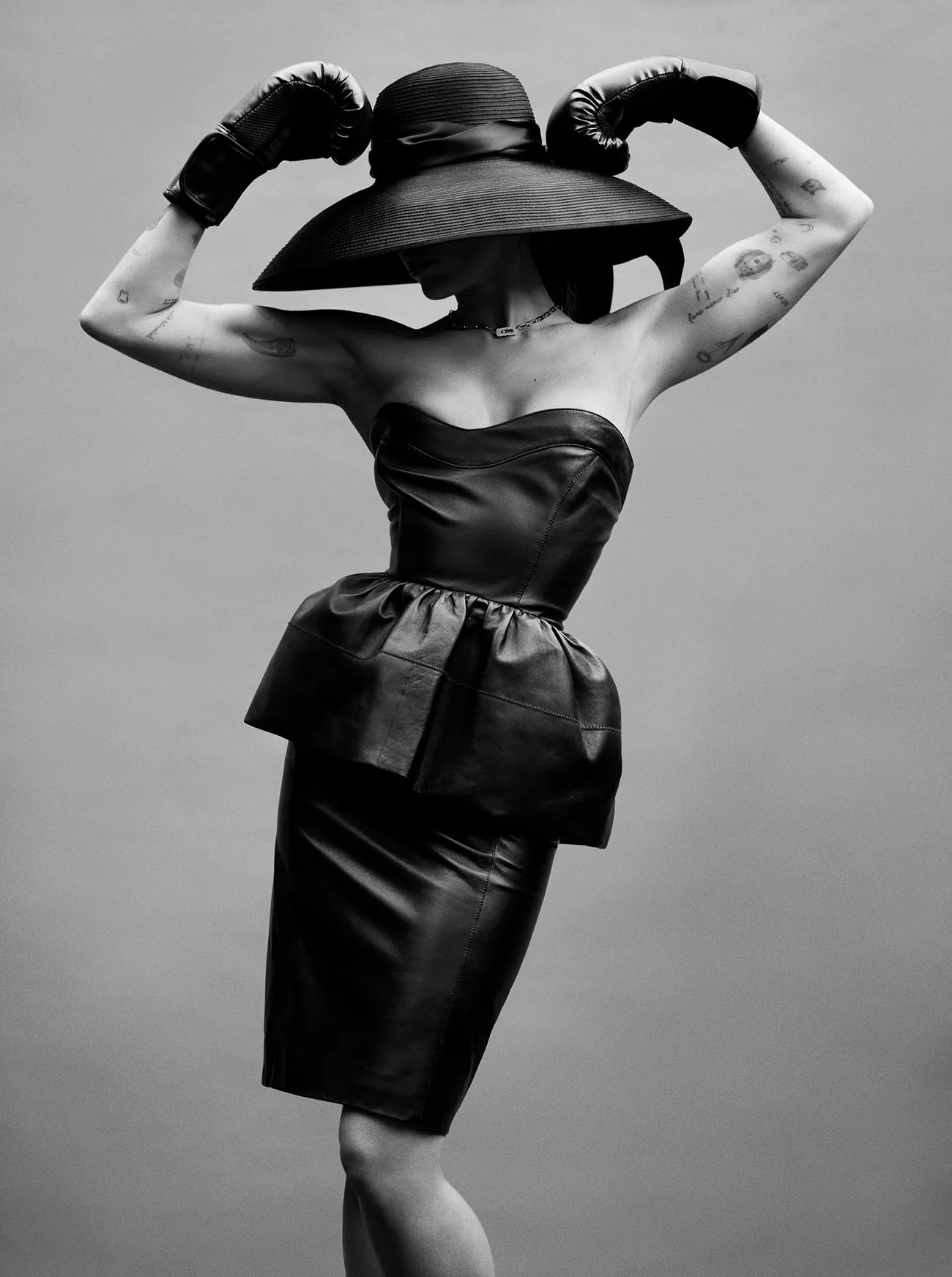 Vogue Pháp 11/2025: Miley Cyrus chụp bởi Mario Sorrenti