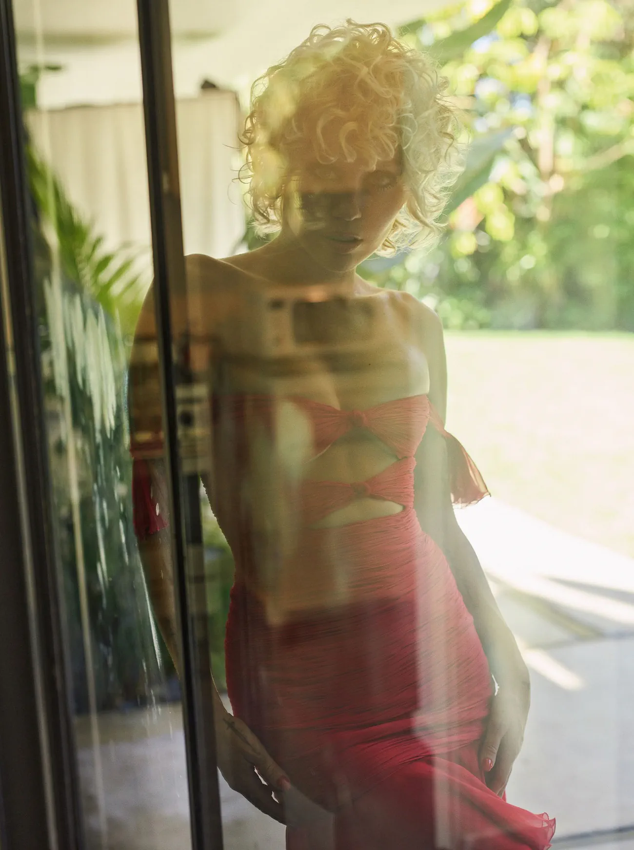 Vogue Pháp 11/2025: Miley Cyrus chụp bởi Mario Sorrenti