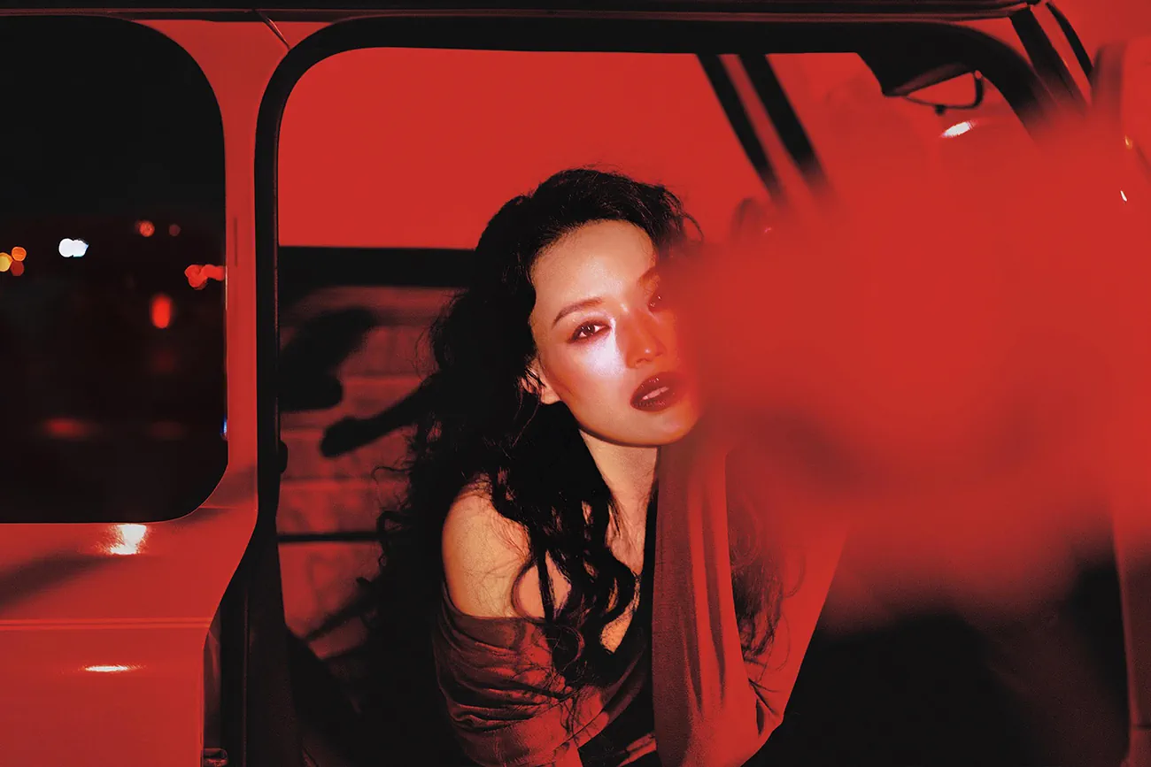 Vogue Trung Quốc 11/2025: Thư Kỳ chụp bởi Nick Yang Vogue Trung Quốc 11/2025: Thư Kỳ chụp bởi Nick Yang