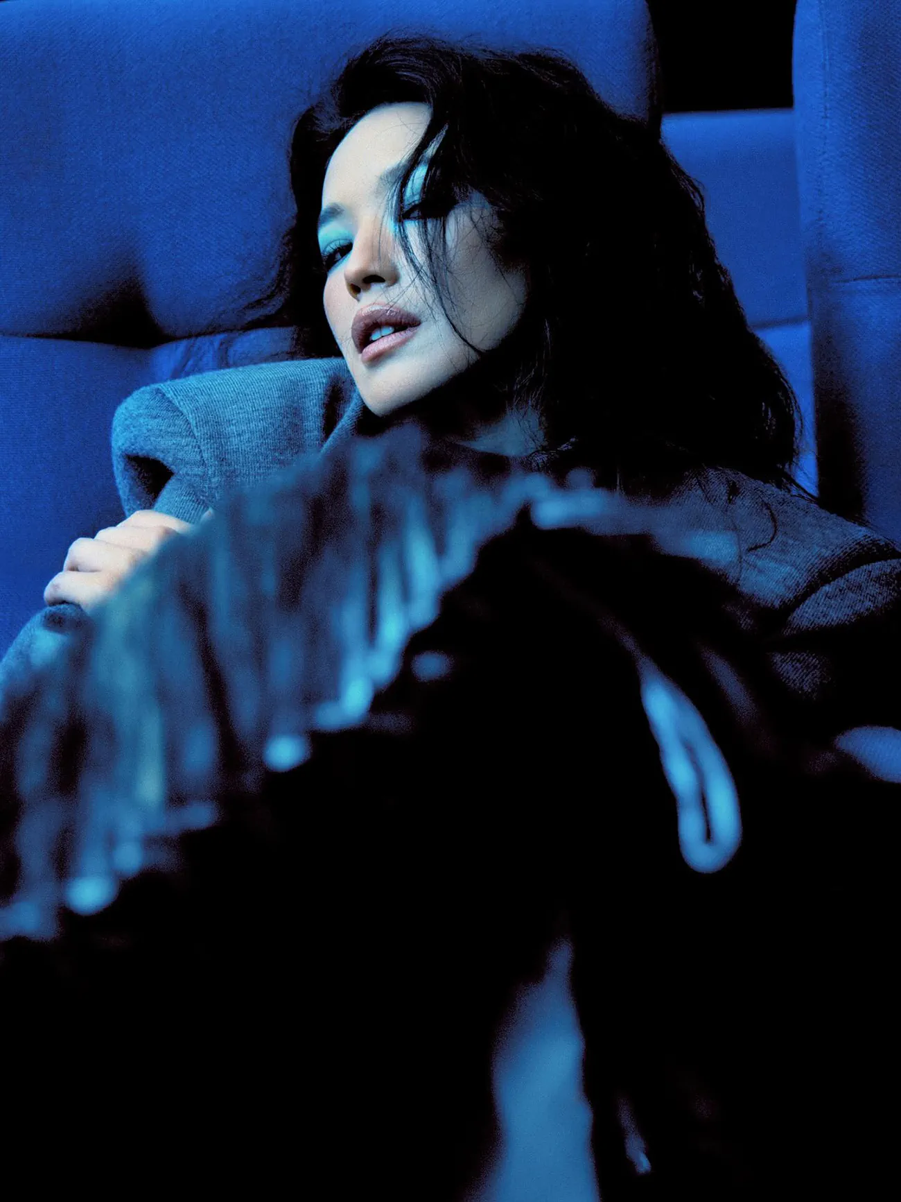 Vogue Trung Quốc 11/2025: Thư Kỳ chụp bởi Nick Yang Vogue Trung Quốc 11/2025: Thư Kỳ chụp bởi Nick Yang