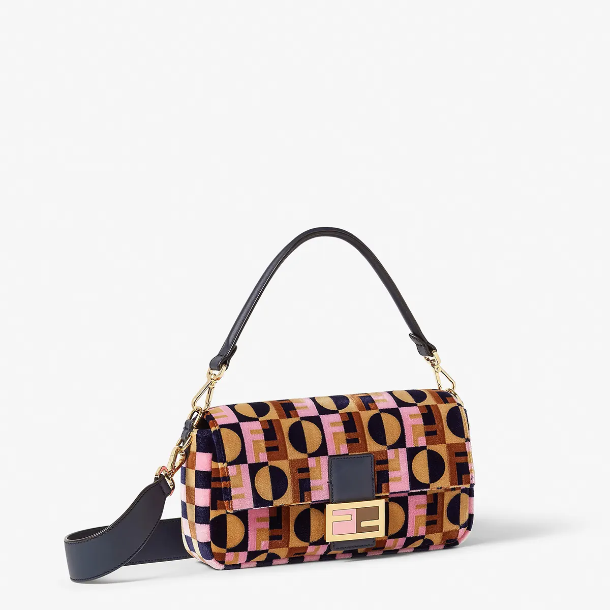 Fendi chào đón “Emily in Paris” mùa 5 với bộ sưu tập túi xách capsule