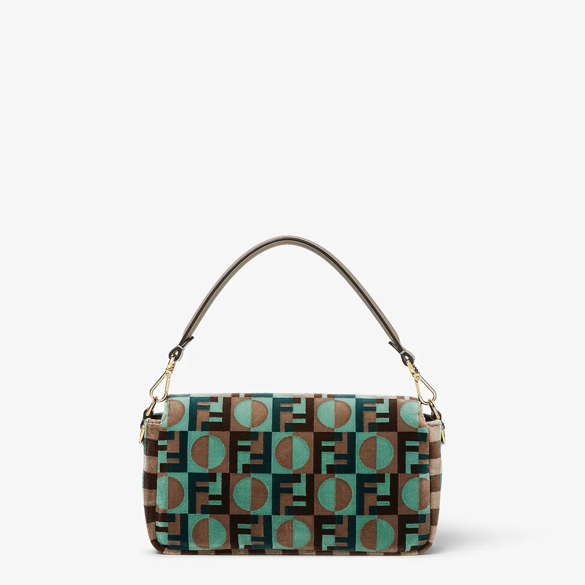 Fendi chào đón “Emily in Paris” mùa 5 với bộ sưu tập túi xách capsule