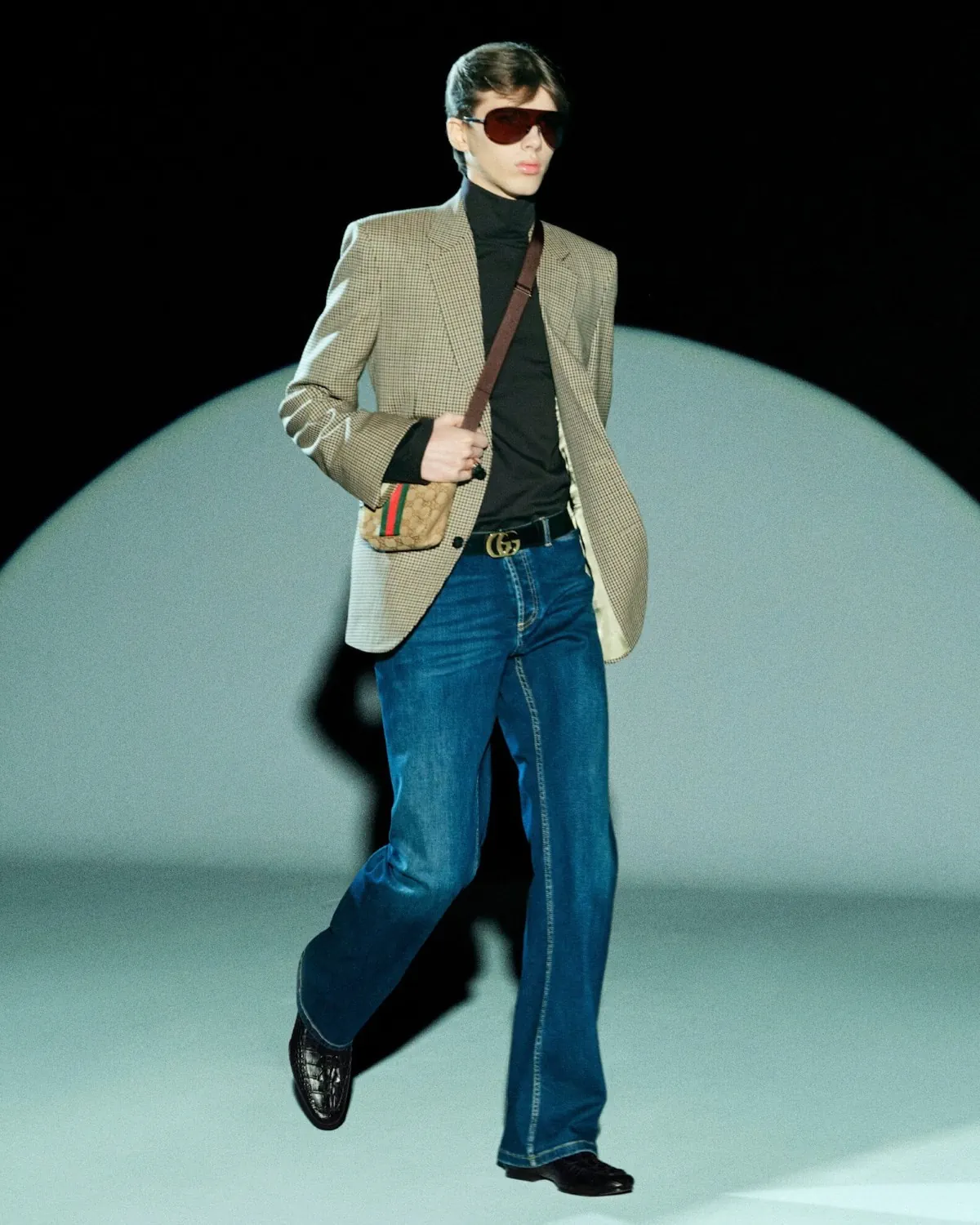 Gucci Pre-Fall 2026: Demna hồi sinh tinh thần Tom Ford Gucci Pre-Fall 2026: Demna hồi sinh tinh thần Tom Ford