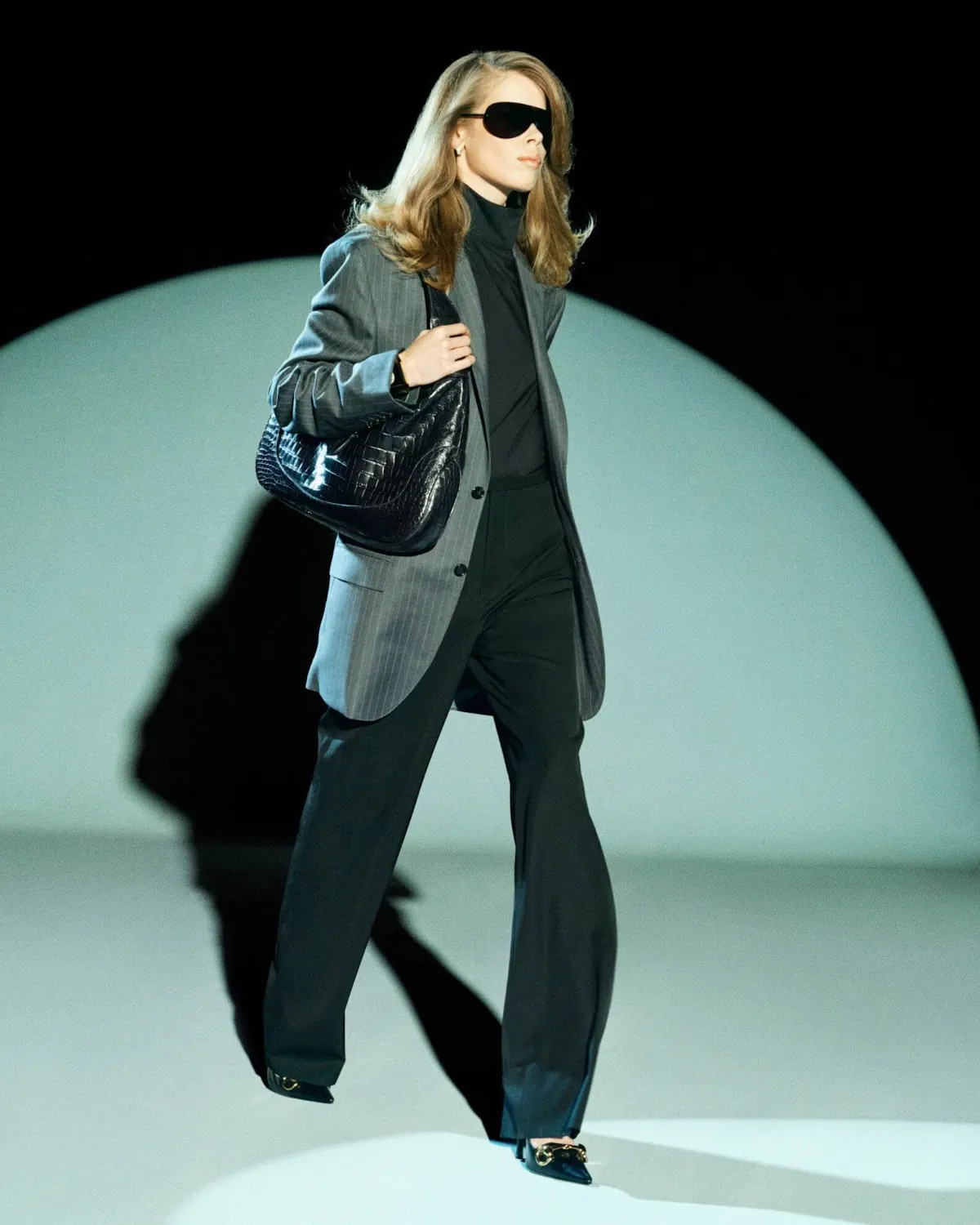 Gucci Pre-Fall 2026: Demna hồi sinh tinh thần Tom Ford Gucci Pre-Fall 2026: Demna hồi sinh tinh thần Tom Ford