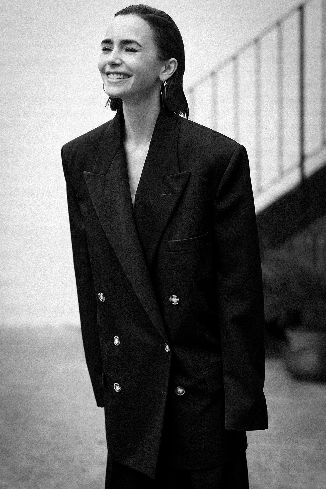 Elle Tây Ban Nha 12/2025: Lily Collins chụp bởi Juankr Elle Tây Ban Nha 12/2025: Lily Collins chụp bởi Juankr