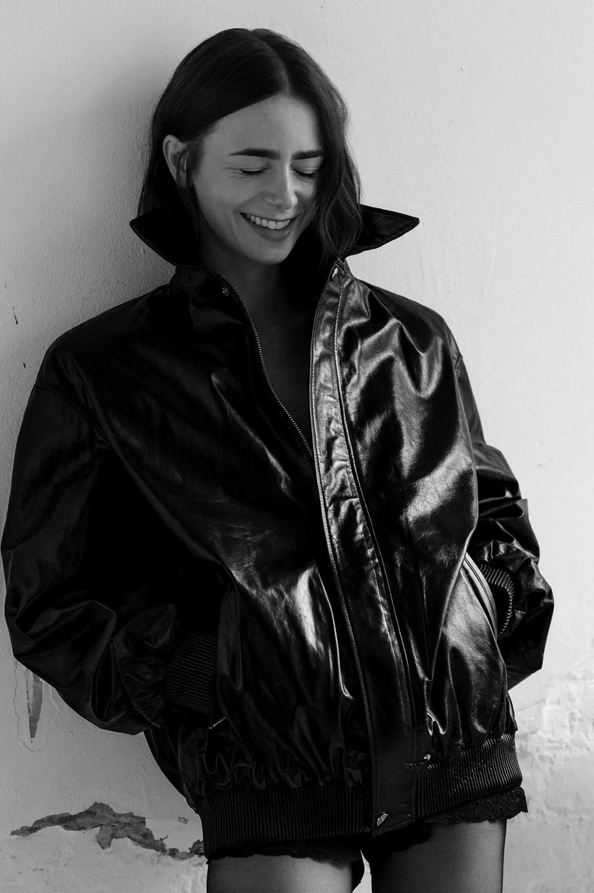 Elle Tây Ban Nha 12/2025: Lily Collins chụp bởi Juankr Elle Tây Ban Nha 12/2025: Lily Collins chụp bởi Juankr