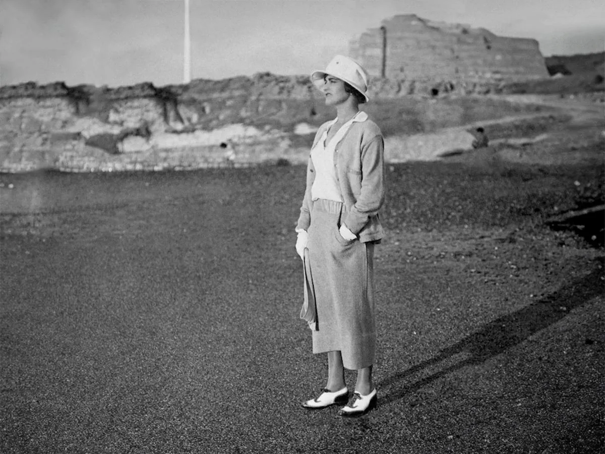 Không phải Mỹ, Matthieu Blazy đưa Chanel Cruise 2027 đến Biarritz, Pháp