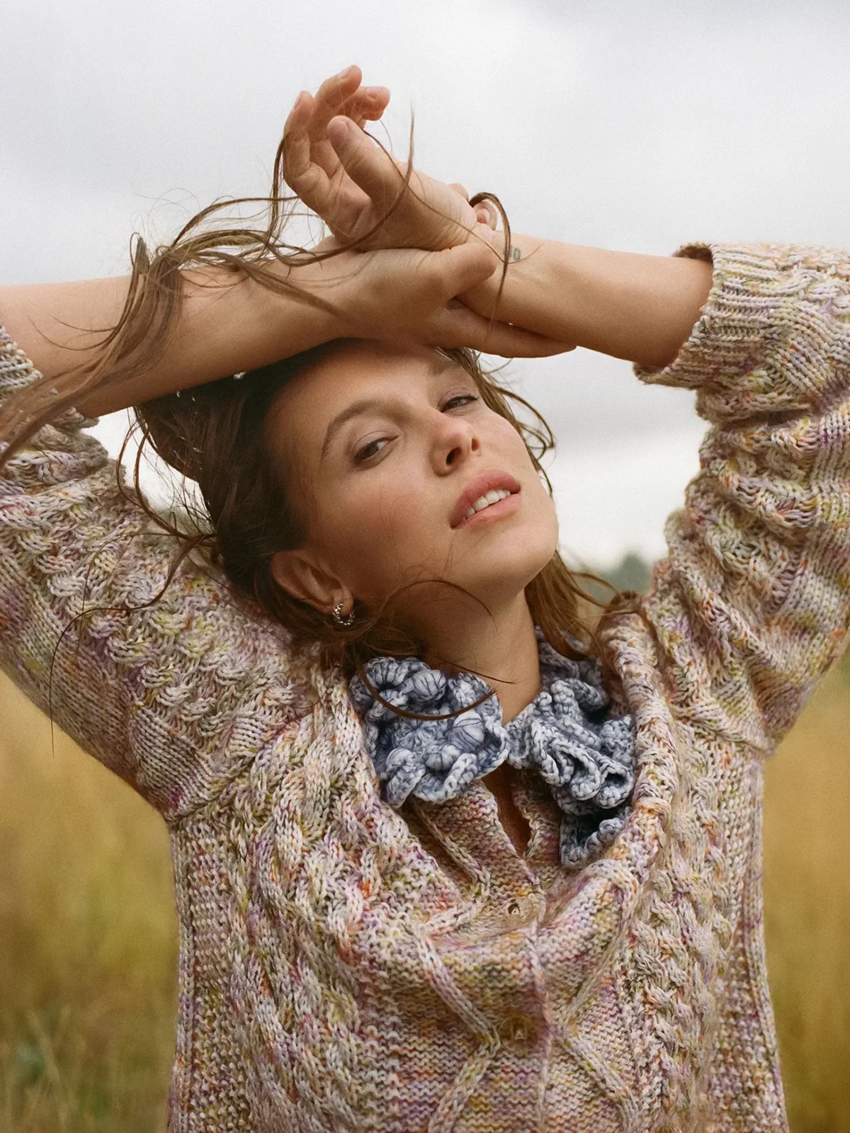 Vogue Anh 12/2025: Millie Bobby Brown chụp bởi Sebastian Faena