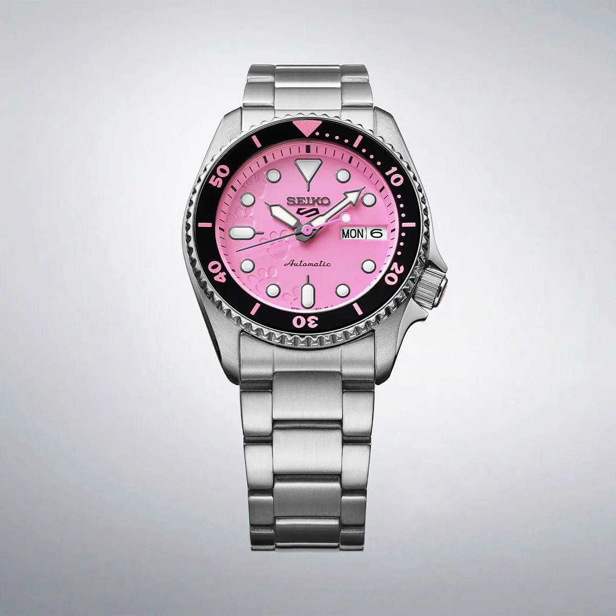 Sức hút khó cưỡng của “báo hồng” Seiko 5 Sports Pink Panther phiên bản giới hạn