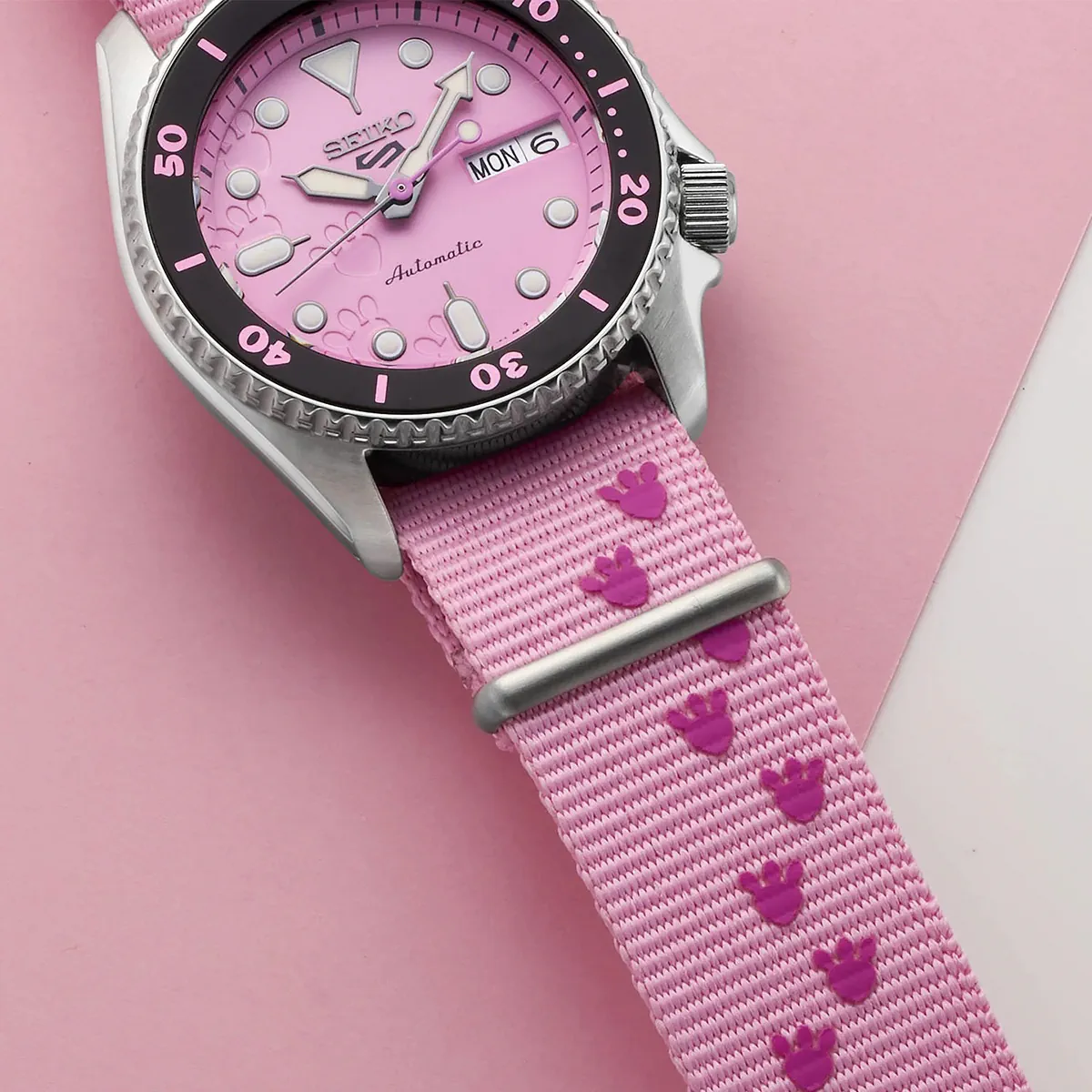 Sức hút khó cưỡng của “báo hồng” Seiko 5 Sports Pink Panther phiên bản giới hạn