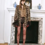 Valentino Pre-Fall 2026: Sự tiết chế bất ngờ của Alessandro Michele