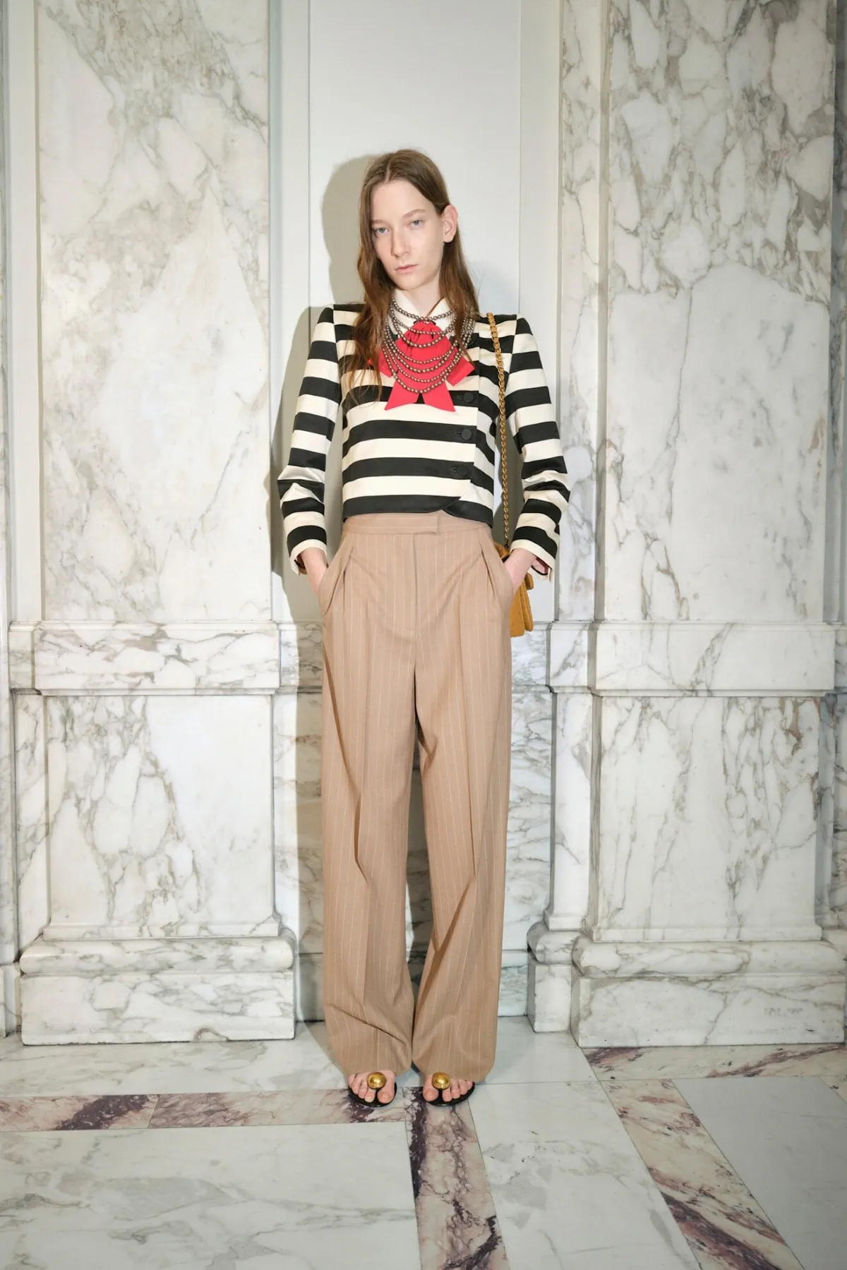 Valentino Pre-Fall 2026: Sự tiết chế bất ngờ của Alessandro Michele Valentino Pre-Fall 2026: Sự tiết chế bất ngờ của Alessandro Michele