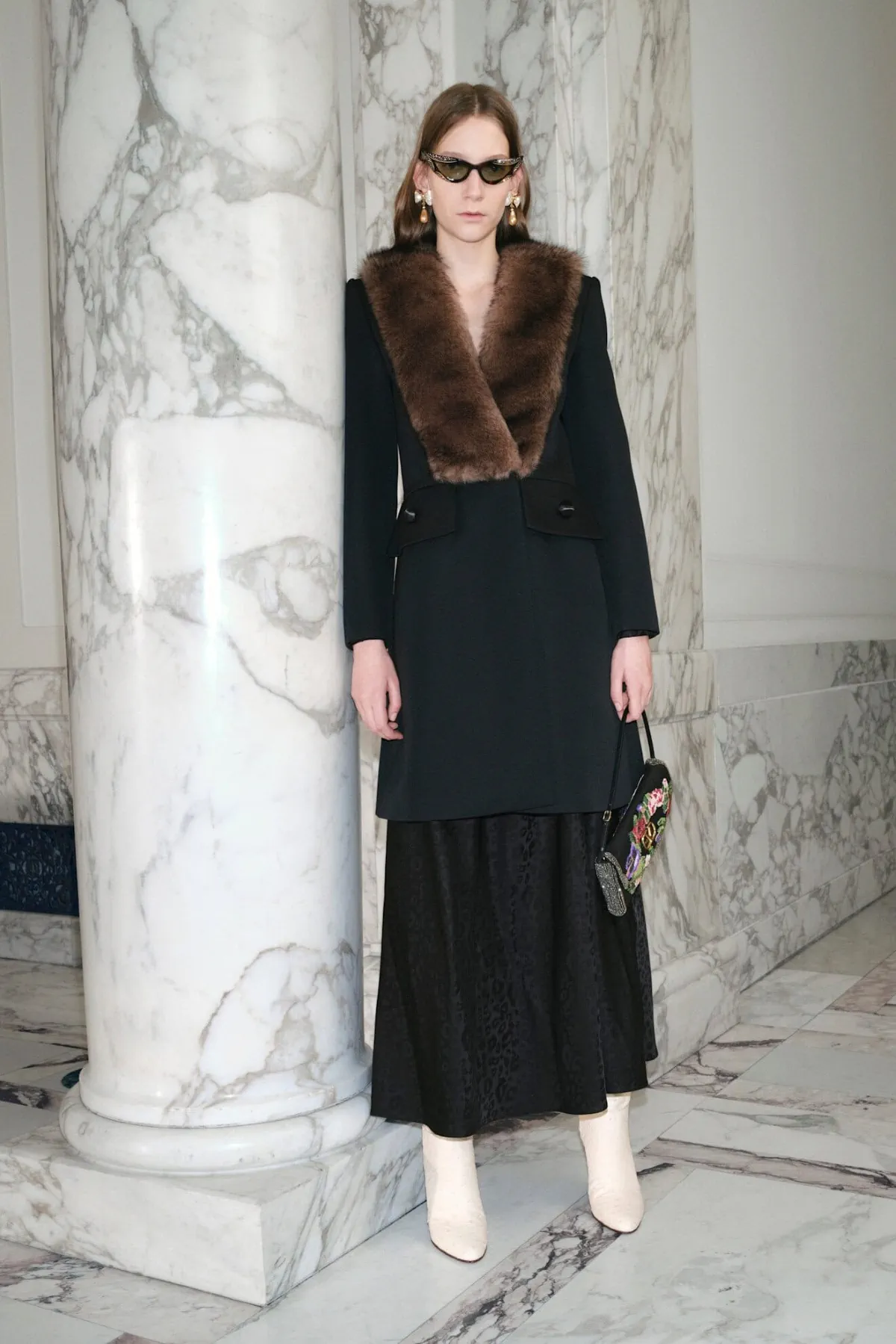 Valentino Pre-Fall 2026: Sự tiết chế bất ngờ của Alessandro Michele Valentino Pre-Fall 2026: Sự tiết chế bất ngờ của Alessandro Michele