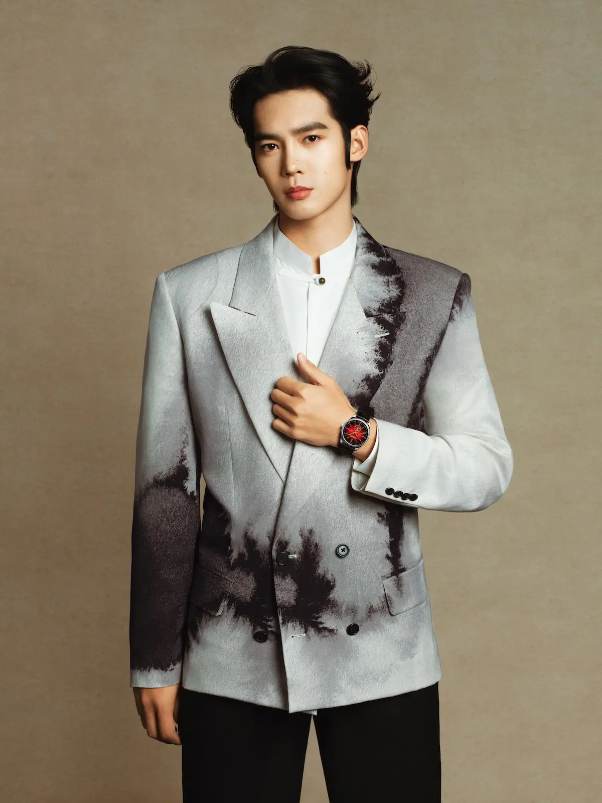 Vu Thích là Đại sứ Thanh lịch của Longines