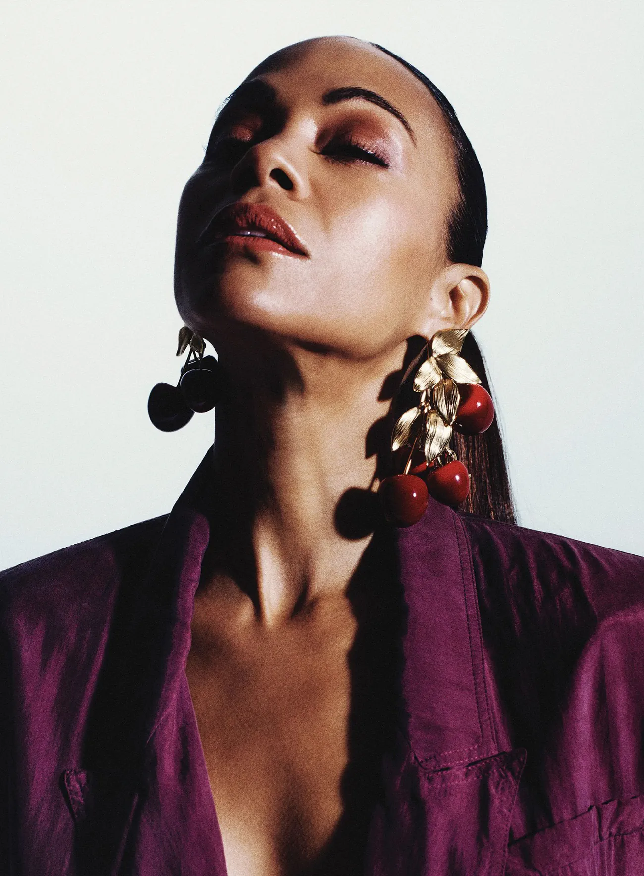 Vogue Mexico & Mỹ Latin 12/2025: Zoe Saldaña chụp bởi Diego Bendezu