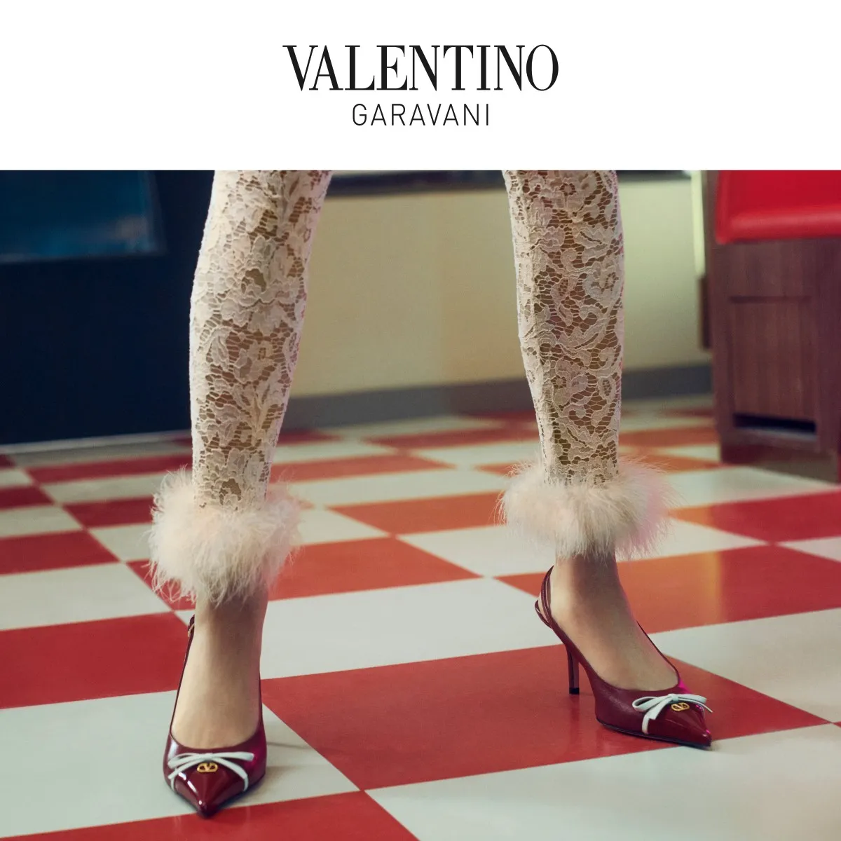 Tống Tổ Nhi tỏa sáng trong chiến dịch quảng cáo Tết Bính Ngọ đầy chất thơ của Valentino